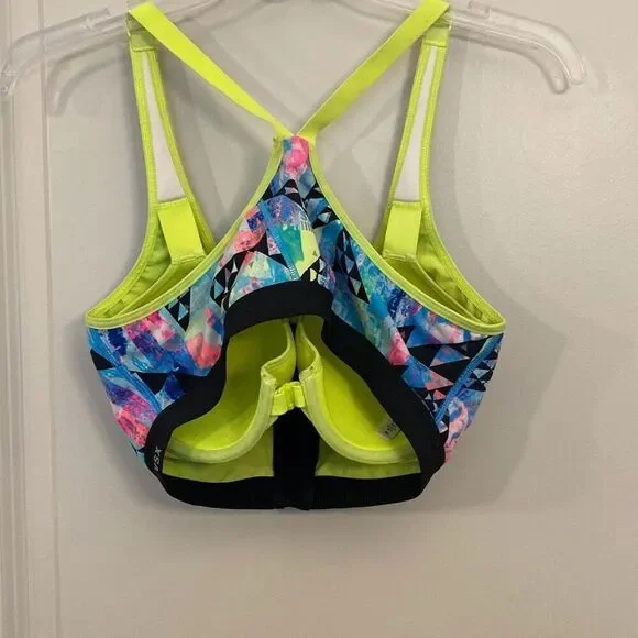 Victoria’s Secret sports bra size 36C￼ - Picture 4 of 7